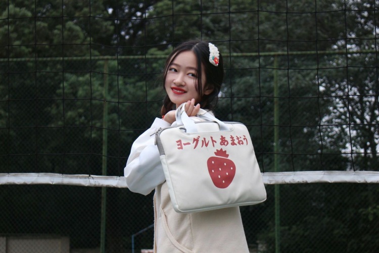 小小怪-湖北省·武汉市·洪山区--本人160cm 39kg 大学在读广告设计专业 有单反 学过摄影 绘画和ps 希望利用课余时间做寄拍模特