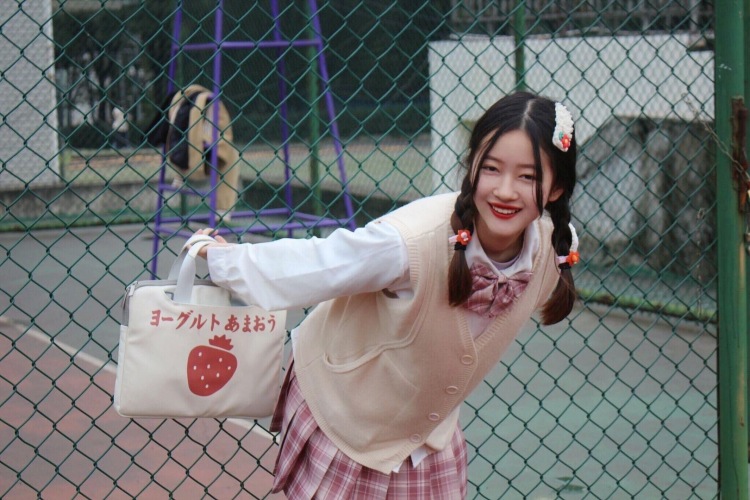 小小怪-湖北省·武汉市·洪山区--本人160cm 39kg 大学在读广告设计专业 有单反 学过摄影 绘画和ps 希望利用课余时间做寄拍模特