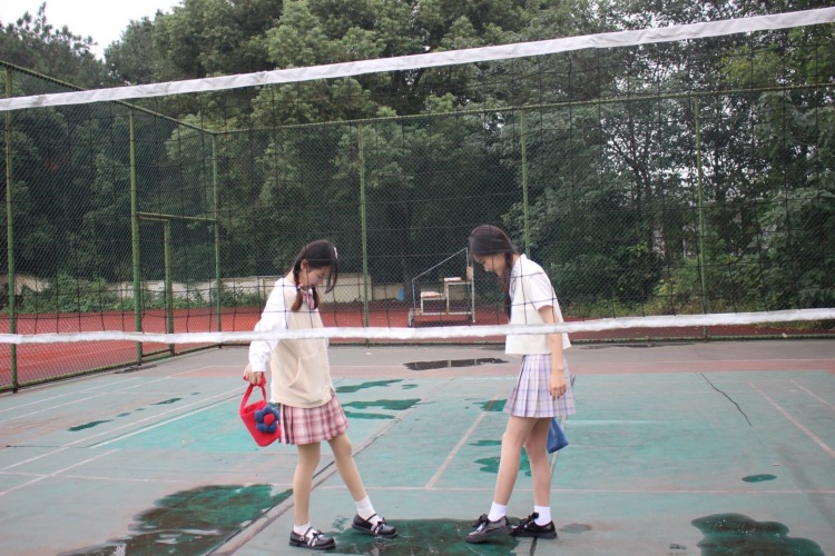 小小怪-湖北省·武汉市·洪山区--本人160cm 39kg 大学在读广告设计专业 有单反 学过摄影 绘画和ps 希望利用课余时间做寄拍模特