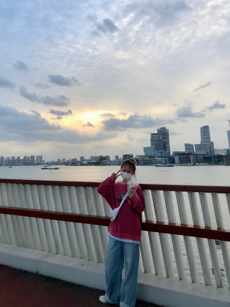 happen.-上海市·上海市·普陀区-*** 微博 抖音-会拍照会修图 可以接寄拍买家秀 也可以在***穿搭分享 风格可多样 真诚求合作 希望自己有一天可以当个模特!