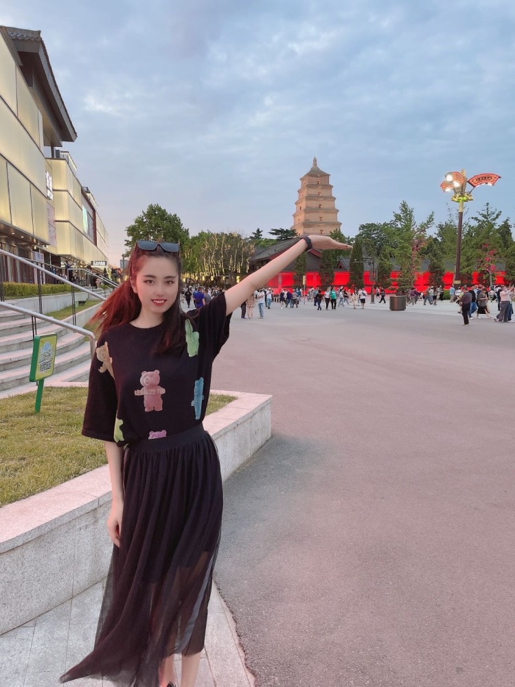 W-天津市·天津市·河西区--大家好!我是天津女孩
个人比较喜欢拍照 穿搭 会化妆 会修图 什么风格都可以 都能驾驭 有需要的老板可以找我
年龄:24
身高:170
体重:53kg
大学时期参加模特大赛 进入总决赛
参加声乐比赛