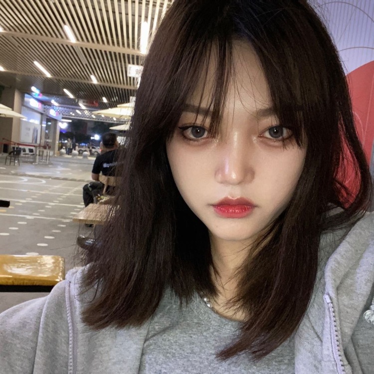 Nini🥫-宁夏回族自治区·银川市·灵武市-快手-嗨咯 我是妮妮 喜欢拍照 穿搭 能尝试各种风格 会化妆 p图 剪视频 有相机 在灵武从事过全职淘宝模特 快手达人  
18岁
167cm
56kg