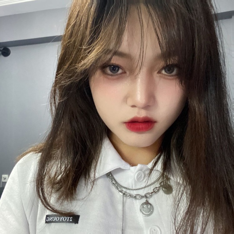Nini🥫-宁夏回族自治区·银川市·灵武市-快手-嗨咯 我是妮妮 喜欢拍照 穿搭 能尝试各种风格 会化妆 p图 剪视频 有相机 在灵武从事过全职淘宝模特 快手达人  
18岁
167cm
56kg