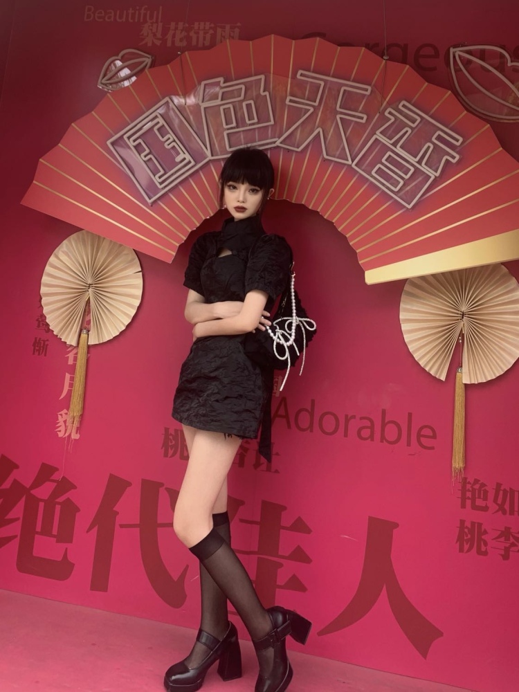 X.-广东省·东莞市·黄江镇--身高:158
体重:78斤
特长:拍照p图 | 化妆穿搭 | 拍视频
风格:暗黑 | 韩系 | 甜美