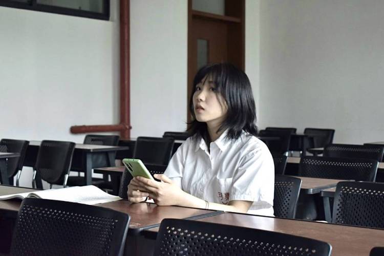 㫪-湖南省·邵阳市·邵东市-抖音快手最右-自由职业转素人模特,能和镜头互动不紧张,不害怕人多地方拍照,接平面 、商业演出、约拍、寄拍等
