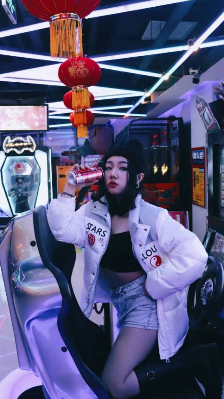 㫪-湖南省·邵阳市·邵东市-抖音快手最右-自由职业转素人模特,能和镜头互动不紧张,不害怕人多地方拍照,接平面 、商业演出、约拍、寄拍等
