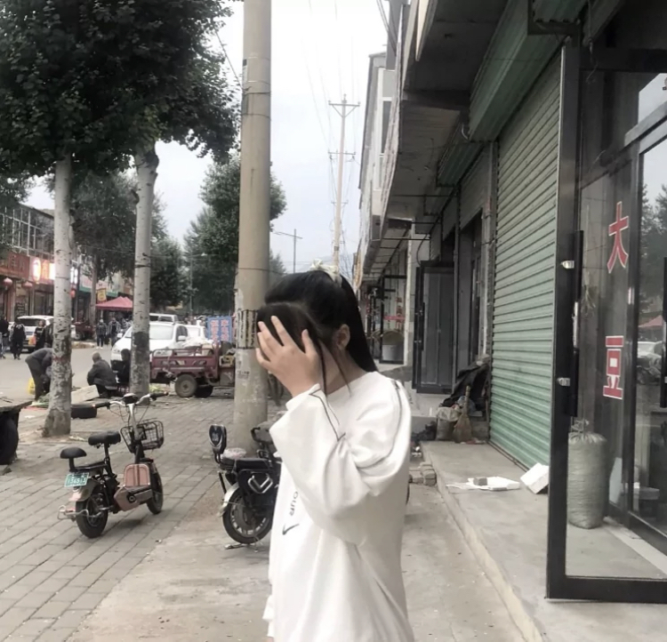 .-山西省·大同市·浑源县-快手-是个学生党哦 会化妆 会批图 平时喜欢拍照 态度好 接寄拍或送拍 也可以帮忙种草带货 开箱测评 可以长期合作 15岁 身高156 体重56