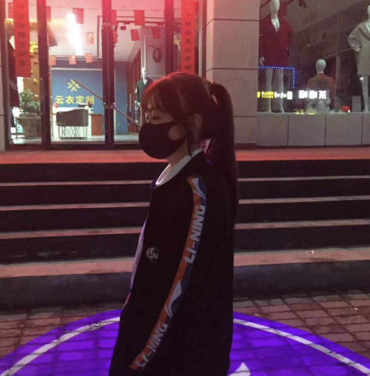 .-山西省·大同市·浑源县-快手-会化妆 会批图 什么风格都可以 接寄拍或送拍 也可以种草带货 也可以拍开箱测评 15岁 身高156 体重56  是一名追星女孩 想经济独立自己买周边🌝