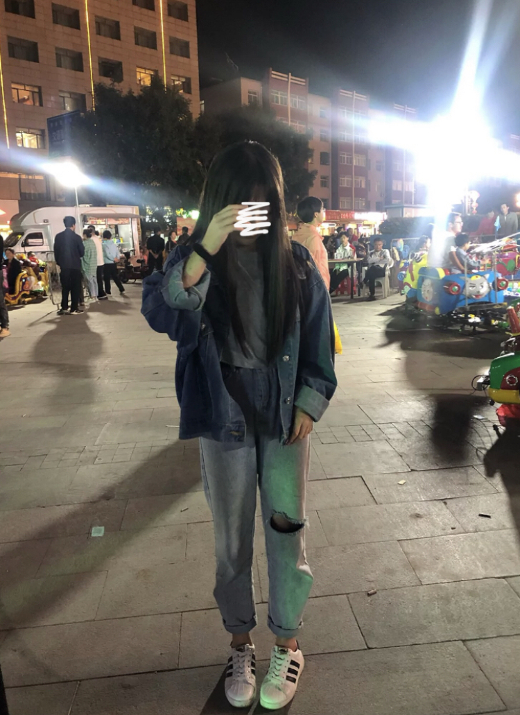 .-山西省·大同市·浑源县-快手-会化妆 会批图 什么风格都可以 接寄拍或送拍 也可以种草带货 也可以拍开箱测评 15岁 身高156 体重56  是一名追星女孩 想经济独立自己买周边🌝