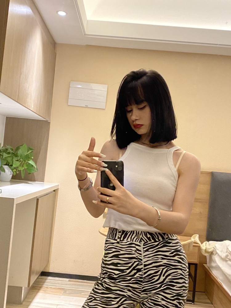 _LiYa·-河南省·郑州市·金水区-微博 -本人身高164 体重45 常健身 有网拍经验 想接寄拍赠拍开箱测评种草视频