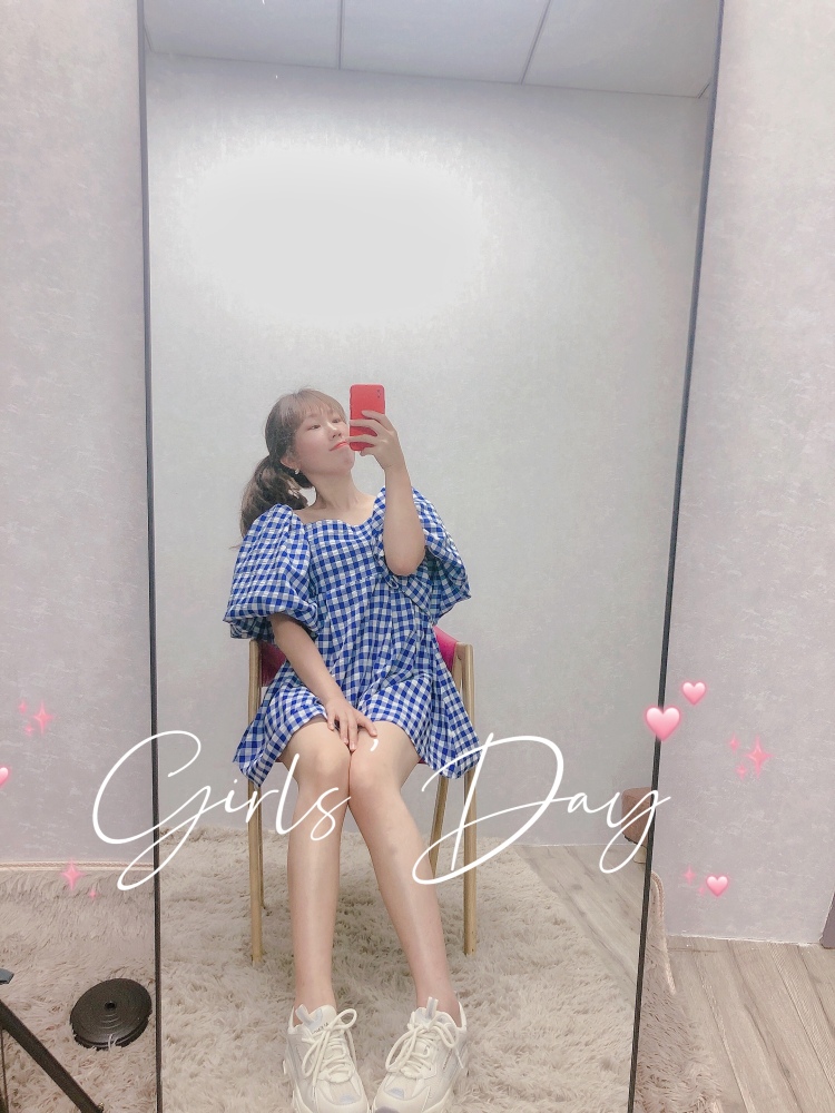 一杯美式-福建省·三明市·永安市--比较喜欢拍照 个子不算高 当时拍照技术也还是能拍出一米八的视觉效果啦 
爱美是女孩纸的天性 
衣橱的衣服很多 只有新的最适合 拍最好看的照片  素人一枚 虽然是素人 但是职业拍照技术不带差啦