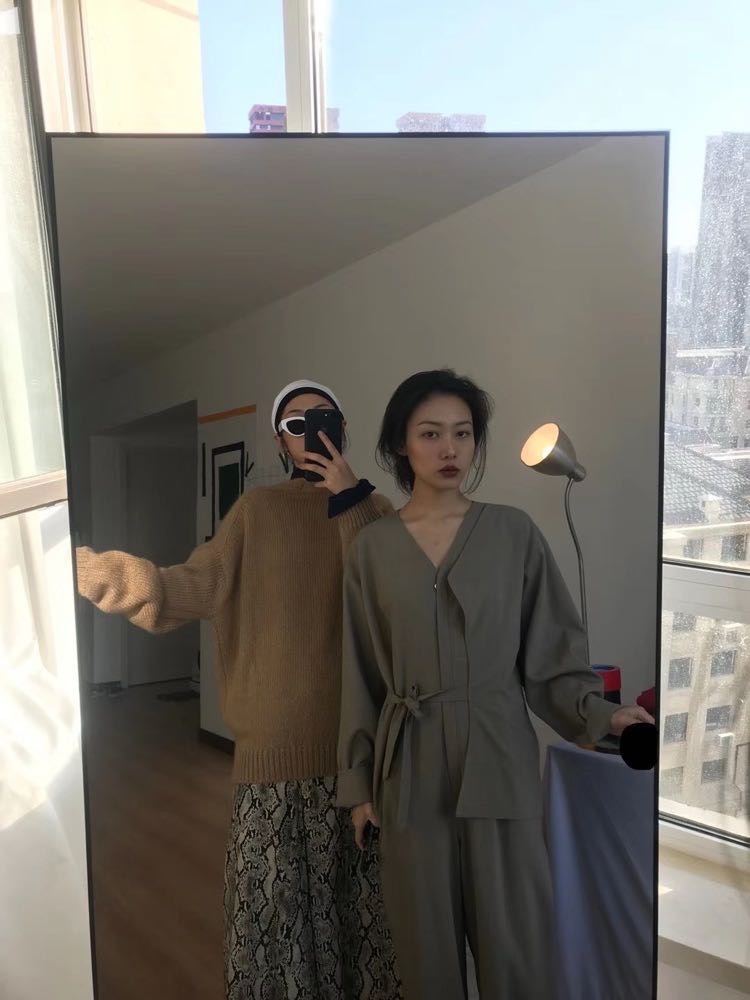 老国-重庆市·重庆市·江北区--我是一名化妆师 偶尔当素人模特 .擅长穿搭 拍照 自己买过服装. 接单服务范围:买家秀 网拍寄拍 模特 可以hold住各种风格 最好可以长期合作