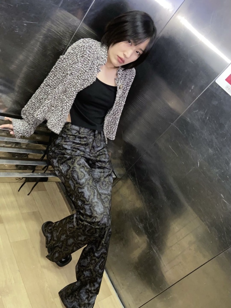 鱼-河南省·郑州市·金水区-***-hello,初来乍到,可提供一些寄拍送拍买家秀类的服务,身高166,体重96斤,比较匀称,自认为对服装,搭配,照片敏感度较高,不从众。做事认真,人好沟通。也可接美妆类产品,有需要滴滴我。