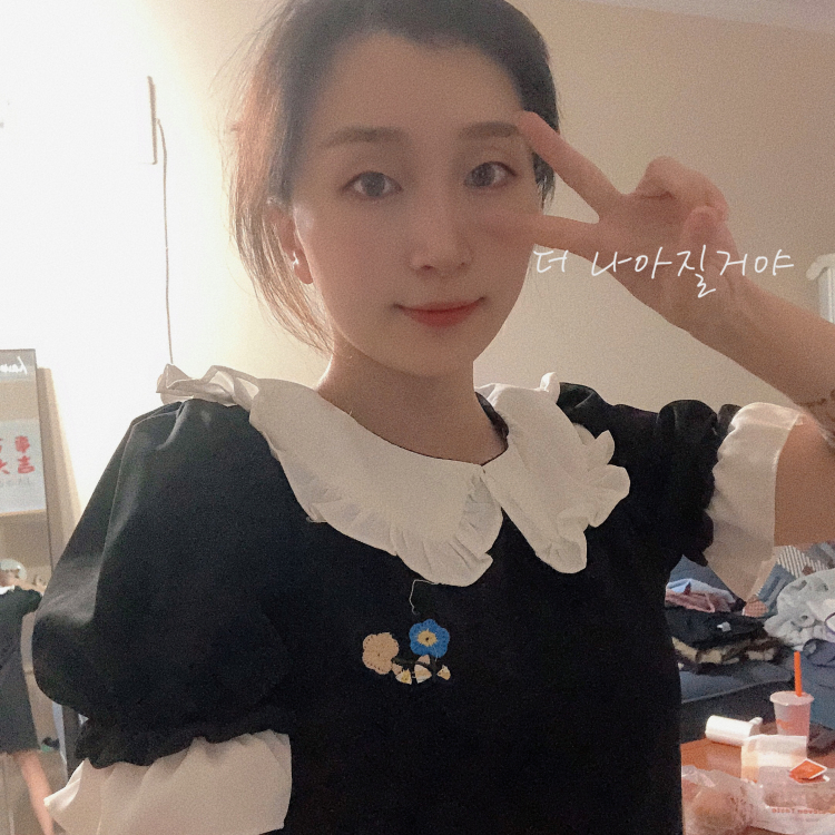 马叶--重庆市·重庆市·九龙坡区-微博-新手入门  可接饰品  衣服等  
可免费  身高160cm  体重44kg
可甜可咸的单眼皮妹儿