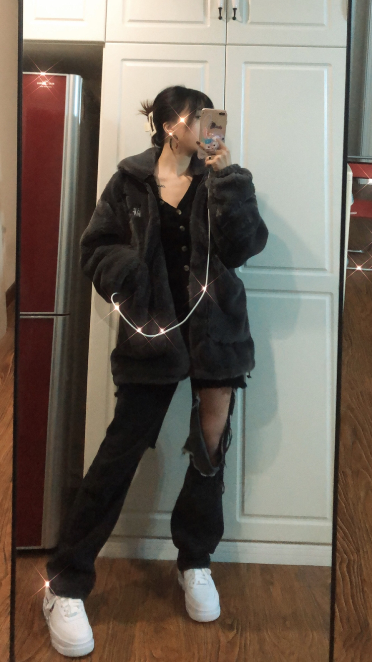 马叶--重庆市·重庆市·九龙坡区-微博-新手入门  可接饰品  衣服等  
可免费  身高160cm  体重44kg
可甜可咸的单眼皮妹儿