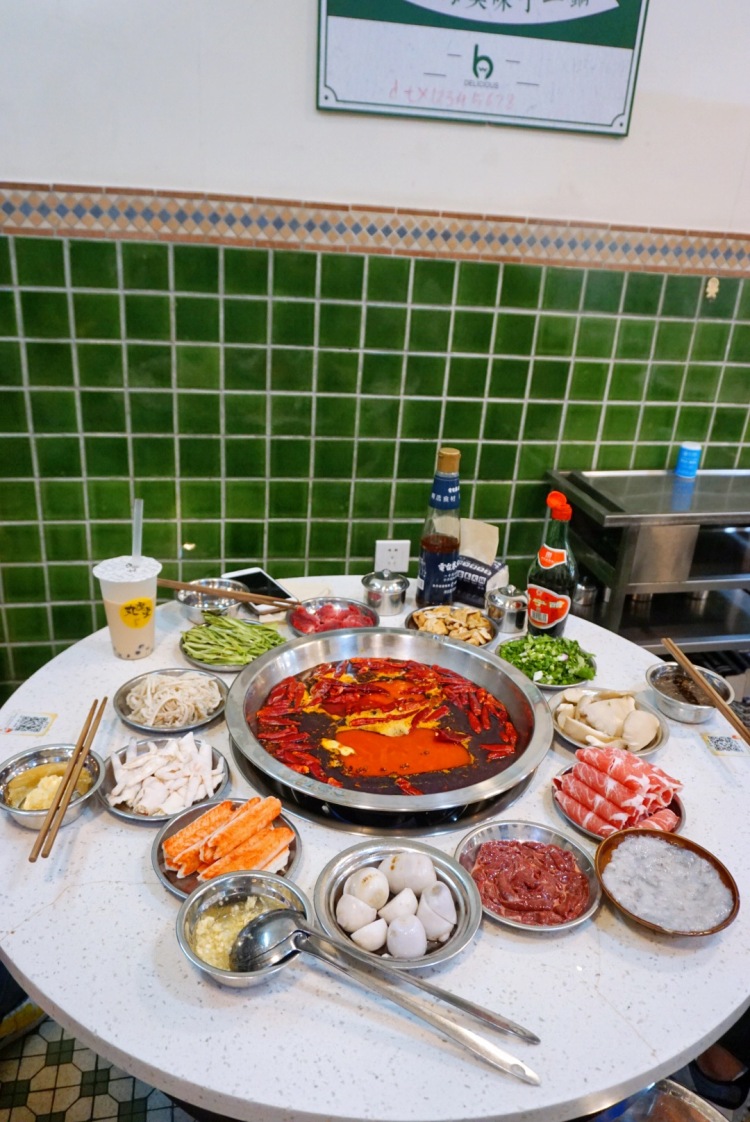 马叶--重庆市·重庆市·九龙坡区-微博-不正经美食博主  业余摄影爱好者
自己有微单  会p图
下面照片是自己平时拍的