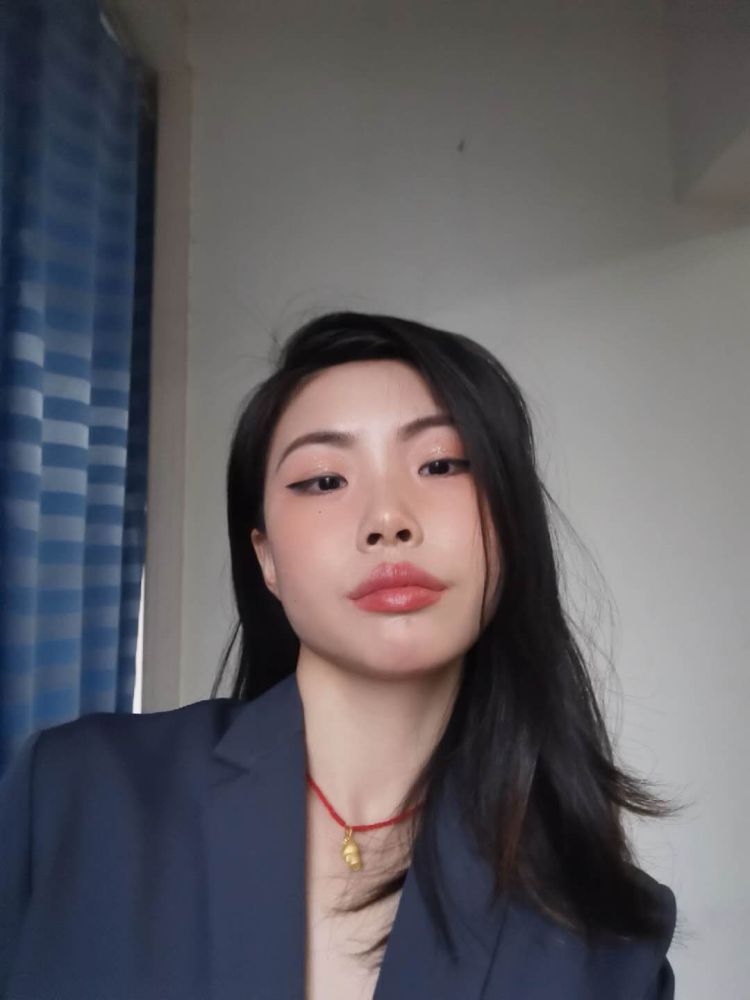 彩虹糖-重庆市·重庆市·南岸区--爱拍照，爱化妆，p图也很可以。接买家秀，寄拍或者其他都可以。