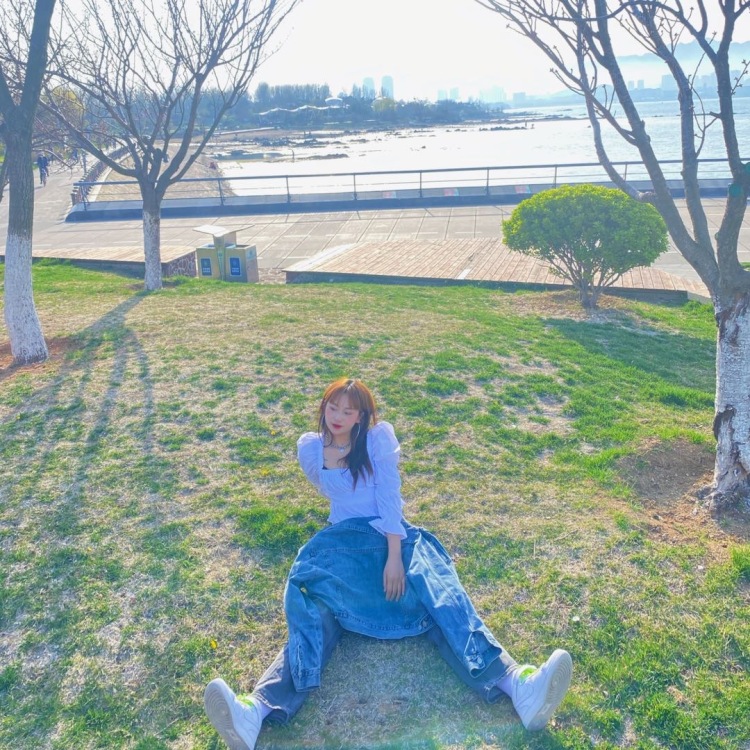 睡不醒-山东省·青岛市·黄岛区-抖音,微博,***,ins,-大家好!名字管管🙋🏻♀️
平时喜欢服装搭配 喜欢拍照 有很好的拍照基础
主业是化妆师 会修图 会剪辑
平时喜欢尝试不同的风格(项链 耳环 戒指等配饰是每天穿戴的必需品!!)
希望可以接一些买家秀 寄