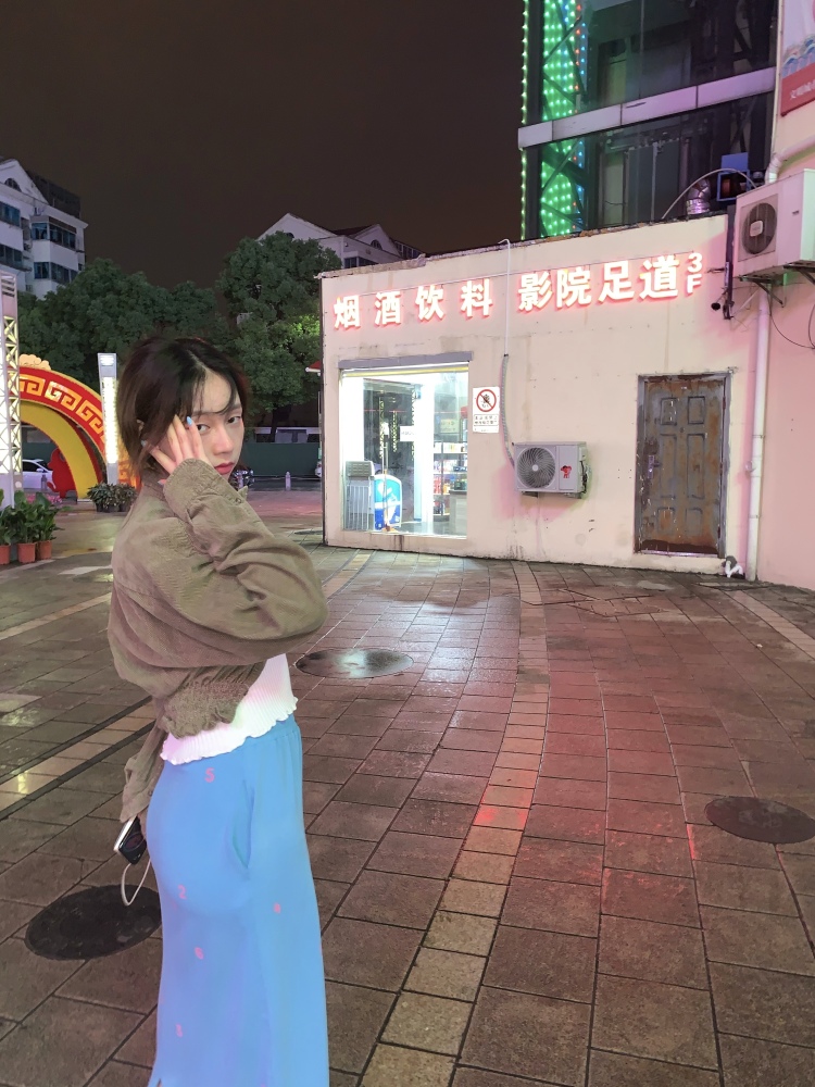 七七一五-上海市·上海市·浦东新区-抖音 *** 微博 ins-可接淘宝拍摄寄拍送拍 平面约拍及各类线下活动
168cm/52kg 风格都可 私房❌ 费用私
📍上海(临近城市也可约拍)