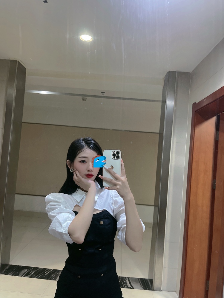AAA🌸-河南省·濮阳市·华龙区-抖音 快手-身高165体重97。职业舞蹈老师,喜欢拍照片会修照片。可以服装测评,买家秀。