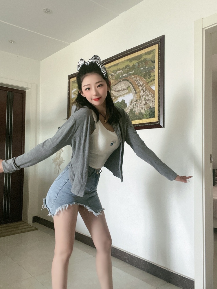 AAA🌸-河南省·濮阳市·华龙区-抖音 快手-身高165体重97。职业舞蹈老师,喜欢拍照片会修照片。可以服装测评,买家秀。