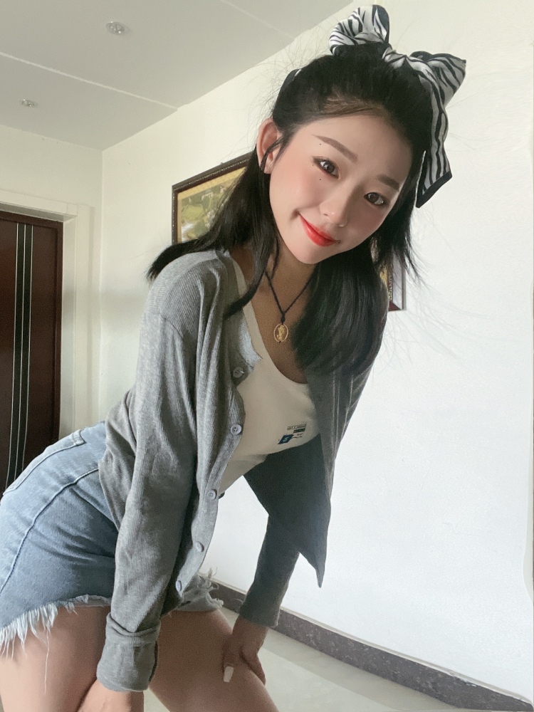 AAA🌸-河南省·濮阳市·华龙区-抖音 快手-身高165体重97。职业舞蹈老师,喜欢拍照片会修照片。可以服装测评,买家秀。