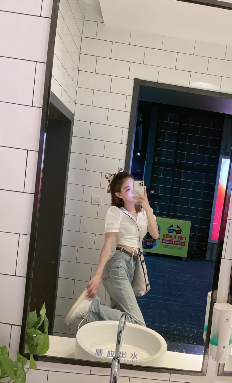 AAA🌸-河南省·濮阳市·华龙区-抖音 快手-身高165体重97。职业舞蹈老师,喜欢拍照片会修照片。可以服装测评,买家秀。