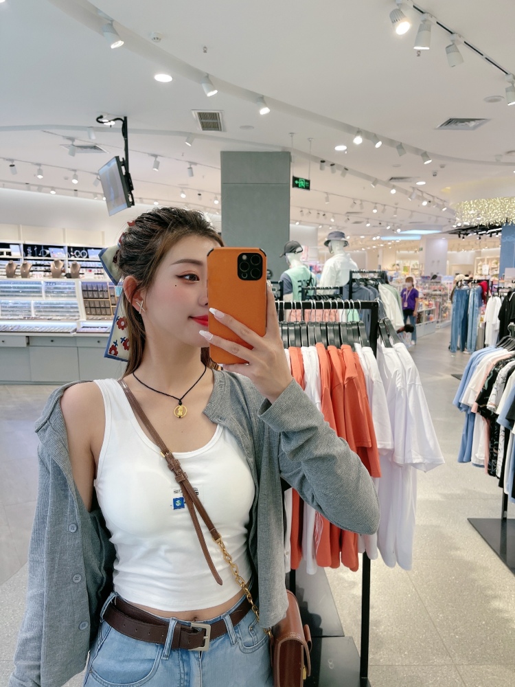 AAA🌸-河南省·濮阳市·华龙区-抖音 快手-身高165体重97。职业舞蹈老师,喜欢拍照片会修照片。可以服装测评,买家秀。
