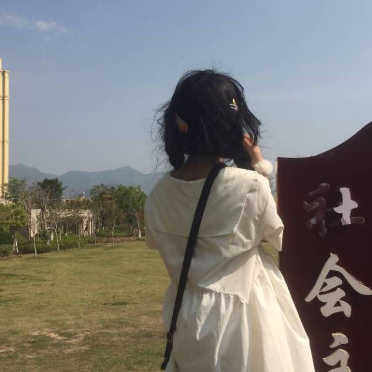 月亮失了约-江西省·南昌市·新建区-快手:瑶瑶.-16岁，会拍照会p图，我🉑 做你的宝嘛？发作品阅读量差不多两三千左右