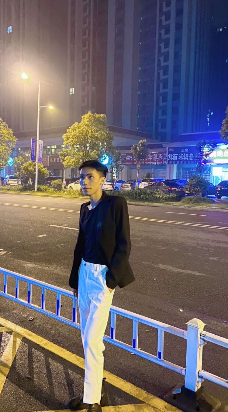 小刚同学-浙江省·宁波市·海曙区-快手-有直播经验，短视频， 直播，网拍，具体可以协商。身高体重模卡详细