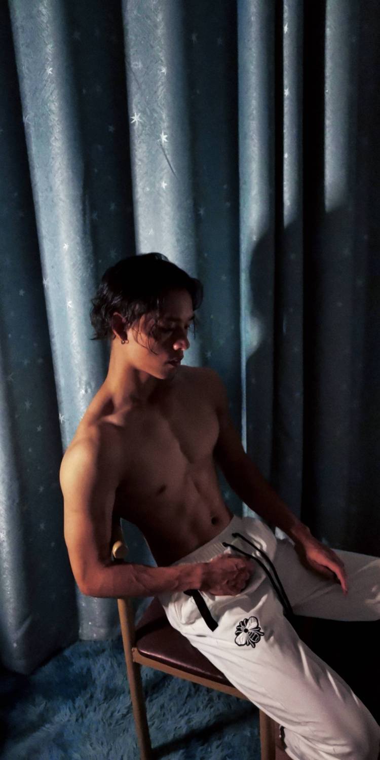 Owen-广西壮族自治区·南宁市·西乡塘区-抖音微博***-健身教练,男,身高173,体重60公斤,胸围97腰围70臀围87,接潮牌,运动装,港风,复古,日系,汉服等类型的寄拍,其他风格也可以尝试,会修图出图快,也接平面模特