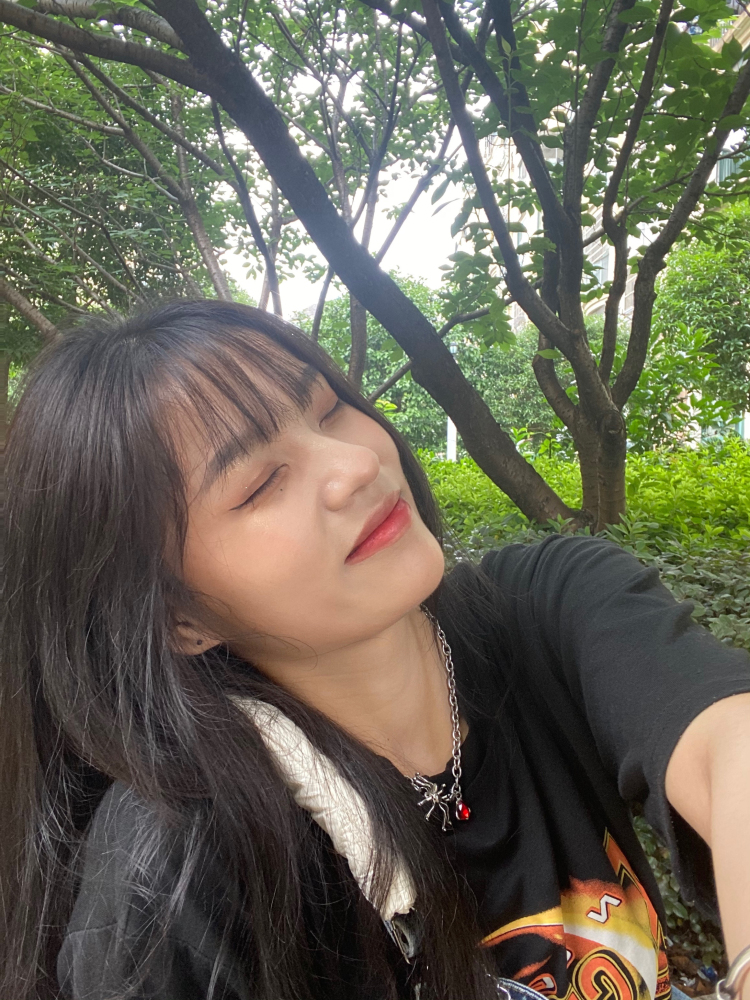 z。-江西省·南昌市·西湖区--比较喜欢拍照 可接寄拍 买家秀价格可以私聊哦 喜欢拍照 身高168 体重50