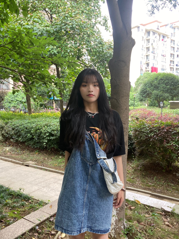 z。-江西省·南昌市·西湖区--比较喜欢拍照 可接寄拍 买家秀价格可以私聊哦 喜欢拍照 身高168 体重50