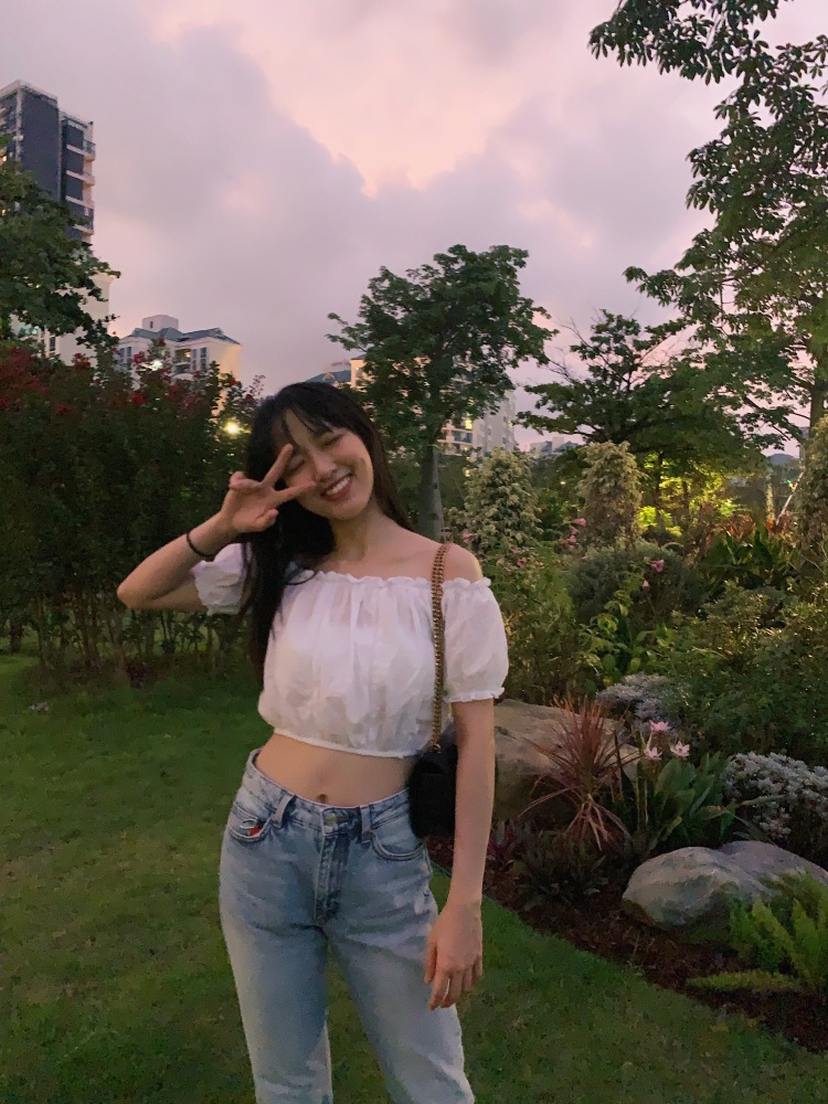 🔵-广东省·深圳市·龙岗区--接衣服买家秀,种草笔记推广。会拍照会p图出图快,在***有几百粉丝,希望大家互助互赢,金主爸爸请看我~!