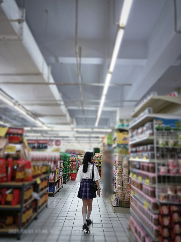 懒喵-广东省·惠州市·惠城区--本人学生
身高:150㎝
体重:80㎏
平时喜欢拍照
要求寄拍网拍
服装,包包,服饰都可以