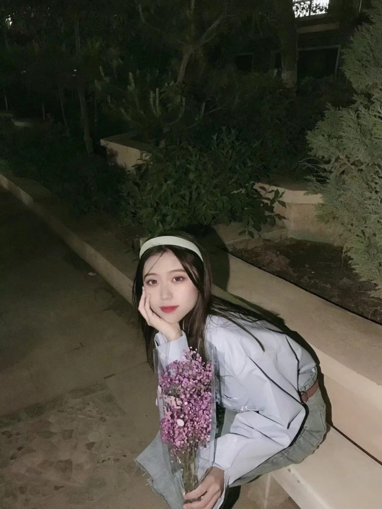 .嘻嘻园儿-辽宁省·锦州市·凌海市-快手-大家好！我是一名学舞蹈💃🏻 专业的学生  会在各种平台推荐种草笔记 开箱视频 也可以寄拍衣服等等 喜欢拍照 喜欢尝试风格 穿搭分享 热爱拍照📸