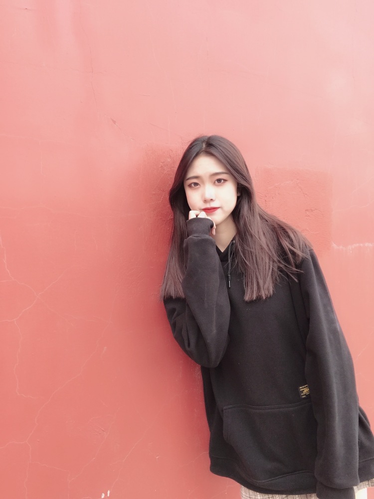 .嘻嘻园儿-辽宁省·锦州市·凌海市-快手-大家好!我是一名学舞蹈💃🏻 专业的学生 会在各种平台推荐种草笔记 开箱视频 也可以寄拍衣服等等 喜欢拍照 喜欢尝试风格 穿搭分享 热爱拍照📸
