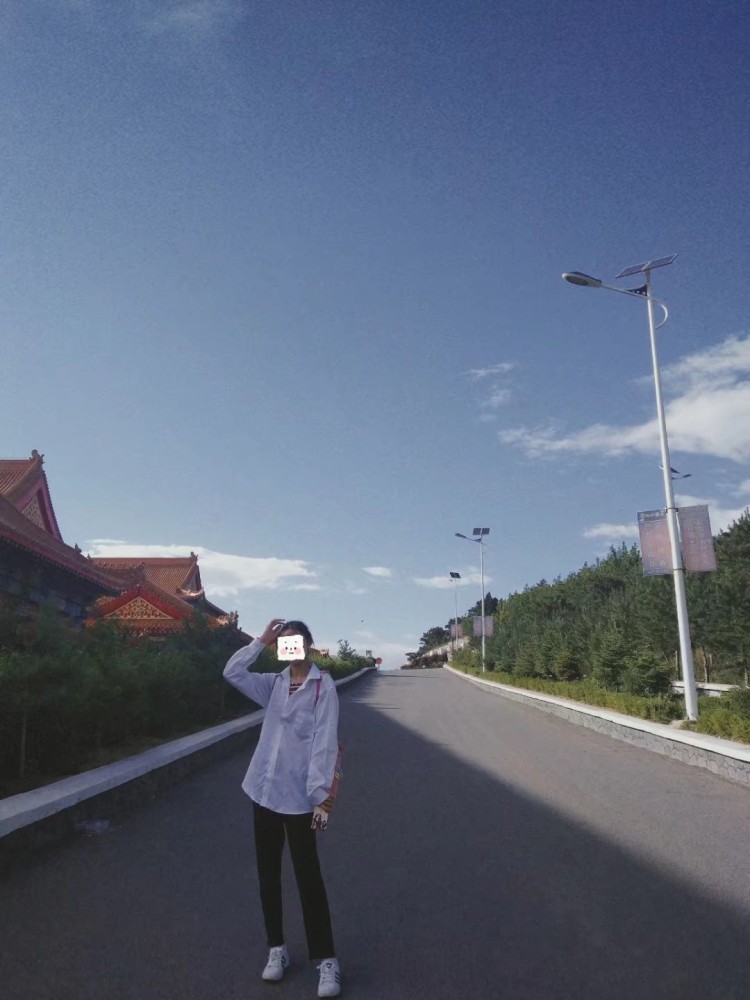 .嘻嘻园儿-辽宁省·锦州市·凌海市-快手-大家好！我是一名学舞蹈💃🏻 专业的学生  会在各种平台推荐种草笔记 开箱视频 也可以寄拍衣服等等 喜欢拍照 喜欢尝试风格 穿搭分享 热爱拍照📸
