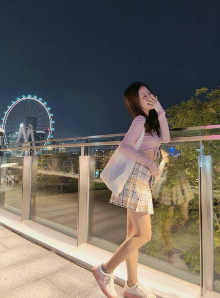 ʚʙᴇɴɪᴛᴀ.ʟɪɞ-江西省·南昌市·红谷滩区--新人 可接寄拍网拍送拍 服饰类美妆类 可甜美、纯欲风等 会拍照会P图剪视频P视频 有需要的老板可以找我~
