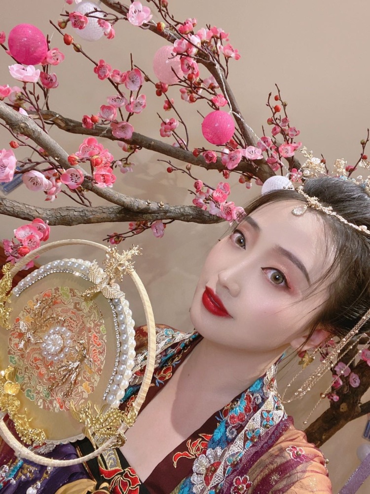 仙献骐-上海市·上海市·黄浦区-***/知乎-风格多样,会拍照,出片率高,可以接各类服饰,寄拍送拍均可,上海地区可探店、线下活动。