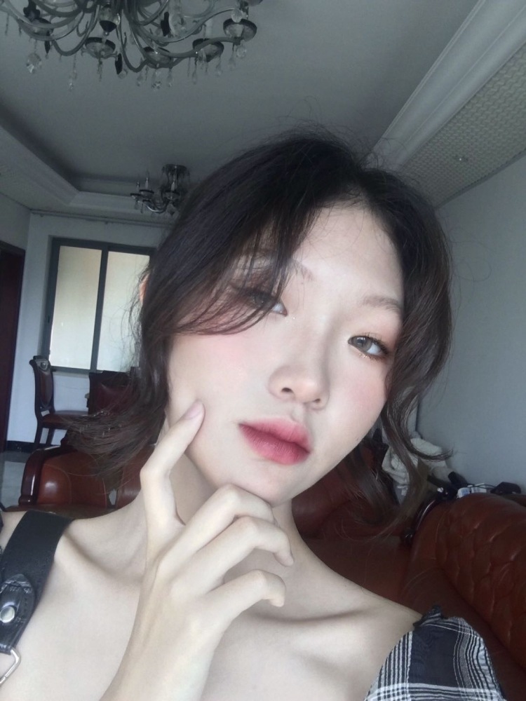 xi-广东省·广州市·从化区--可接寄拍类服装、首饰、美妆，身高163，体重46kg，三围78/58/85，风格多样
