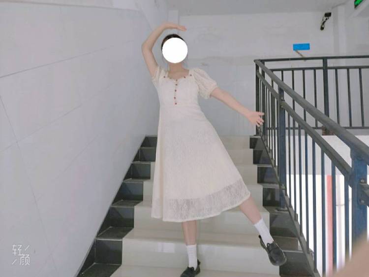 思慕-湖南省·株洲市·荷塘区--接寄拍，视饰品，服装，帽子。
大学生，会p图
本人身高158，体重100斤，微胖，建议勿扰。