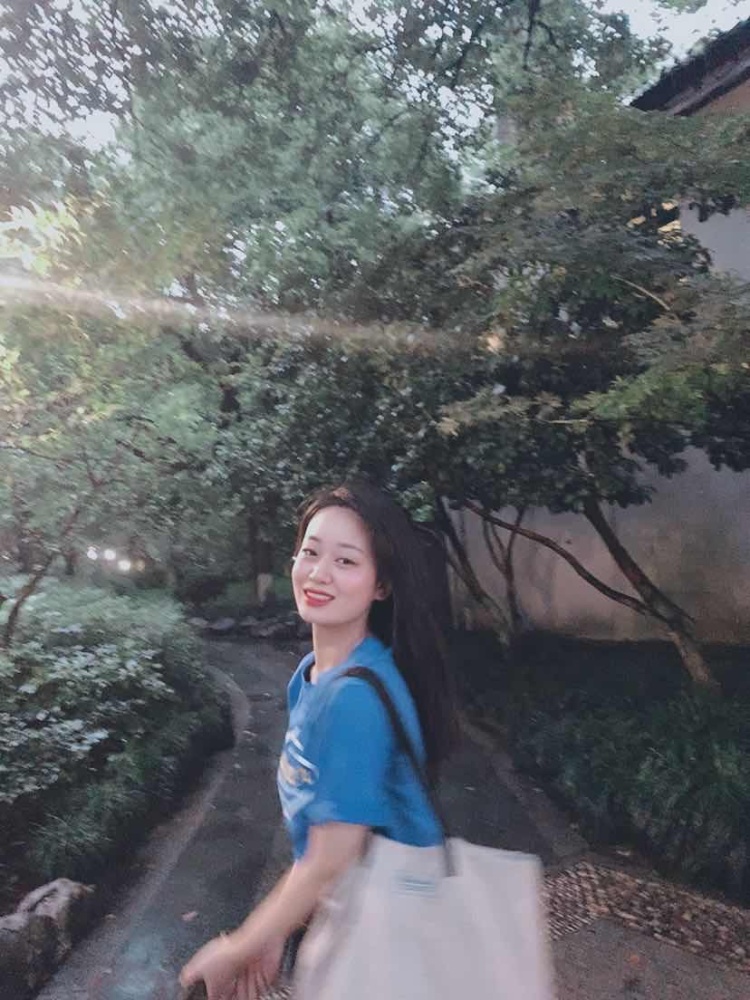古古很pang-河南省·郑州市·二七区-微博|朋友圈|知乎|***-买家秀,种草🌱,探店🍧
自行负责专业后期,风格参照:纯欲风|韩风|休闲穿搭