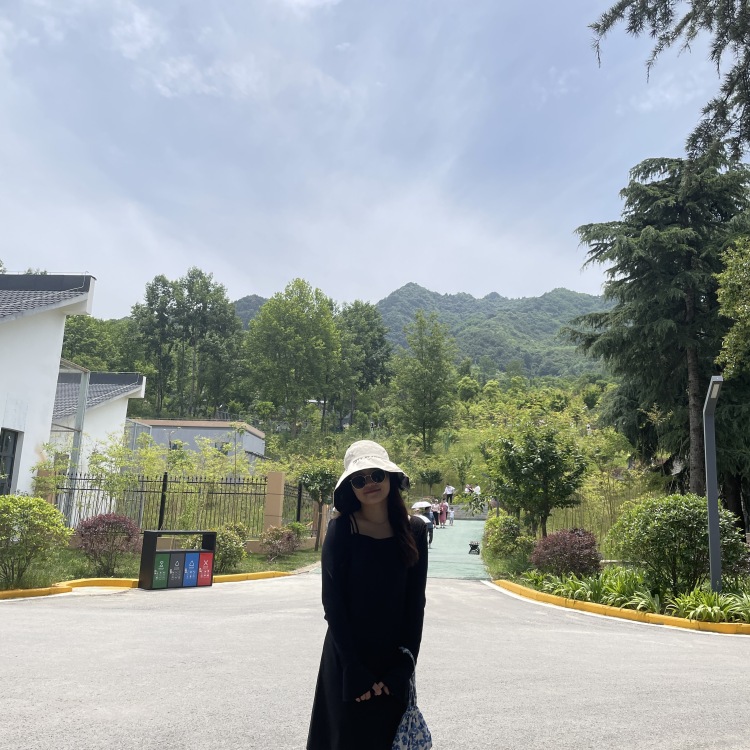 芒果酱-陕西省·西安市·未央区--🉑️接寄拍网拍，费用协商，服饰美妆饰品包包皆可
本人158. 49kg