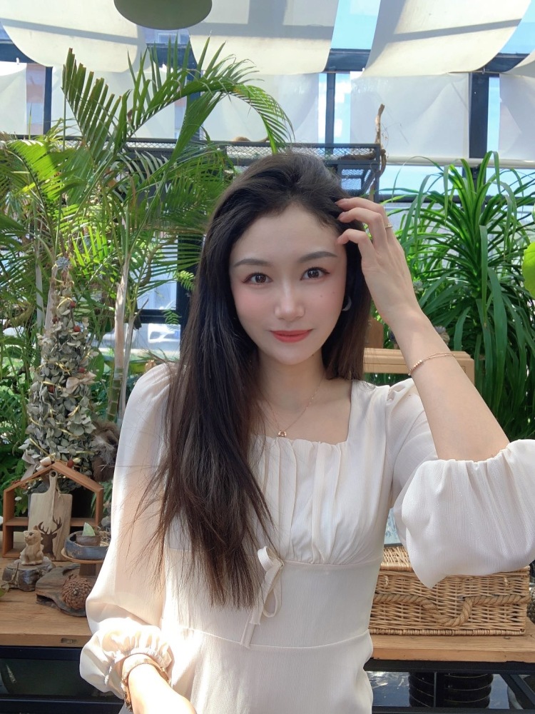 英英英子妹✨-辽宁省·大连市·中山区-抖音微博***大众点评西五街-166 | 48kg。擅长成熟温柔风，会拍照及视频剪辑。可接买家秀，服装鞋包推广，探店打卡等。有兴趣的快来联系我吧🥰