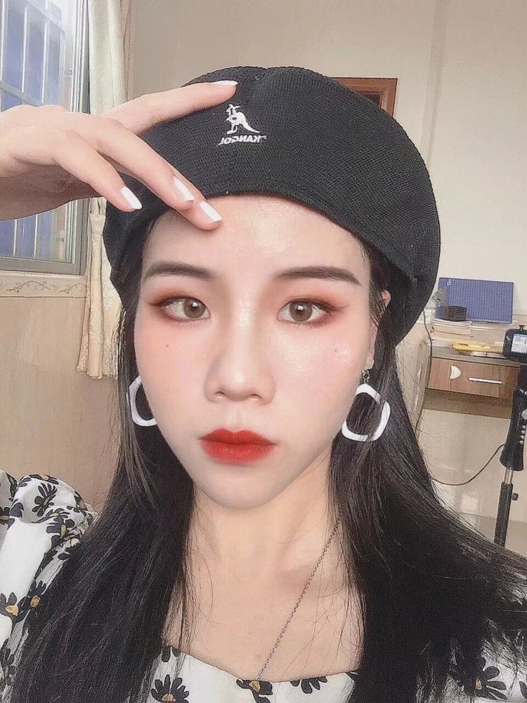 九月师姐-广东省·广州市·天河区-***，抖音，B站，微博-一个160cm/43kg的女生，平时爱摄影，爱穿搭，喜欢做买家秀，淘宝逛逛带货