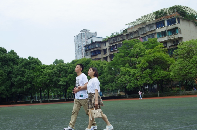 丁椿先生·6点钟摄影-贵州省·贵阳市·南明区--接拍任何风格的写真，模特不限，以及接拍各种产品商拍，小哥哥很好说话，超级好沟通