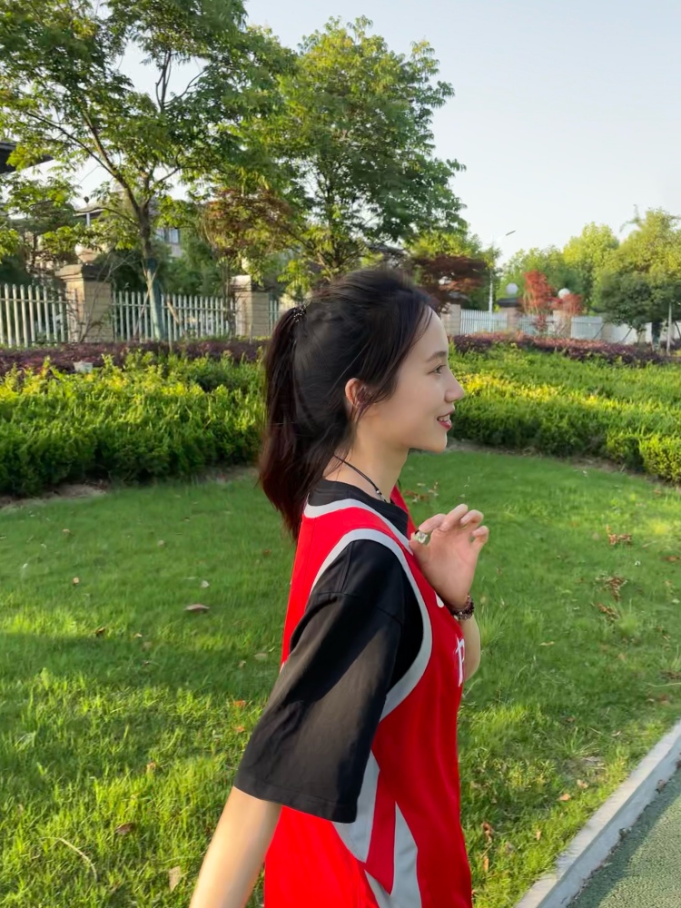 Yvestiny-江苏省·南京市·玄武区--音乐生 接单范围：买家秀 种草带货 短视频带货  开箱测评 免费试用 商业演出 平面模特兼职