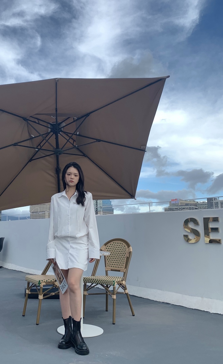 LING-广东省·深圳市·龙岗区--擅长拍照展示衣服的美感,有自己风格多样化,诚意接单,用心对待每一次合作。