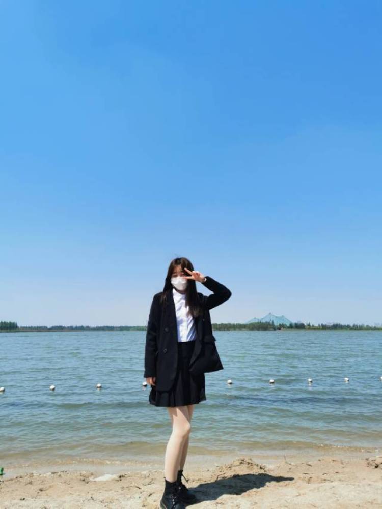 苏七-江苏省·南京市·溧水区-抖音 快手 ***-本人是一名大学生希望通过自己喜欢拍照这个兴趣来赚一点零用钱 平时喜欢追求时尚,喜欢化妆,喜欢和自己的朋友一起出去游玩拍照。希望得到您的支持!本人性格开朗,态度认真,诚实守信!